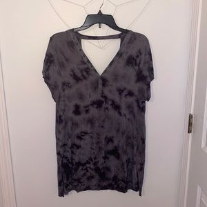American Eagle gray and black tie dye top